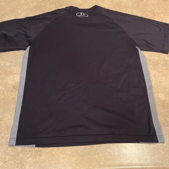 Mens Under Armour shirt size small - Picture 4 of 4